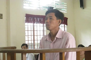 Tăng hình phạt thầy giáo cưỡng dâm học trò lên 4 năm tù