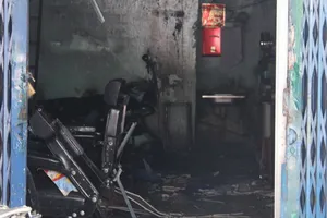 Người đàn ông chết cháy trên căn gác tiệm hớt tóc