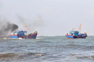 Nổ bình gas gây chìm tàu, 3 người chết và mất tích