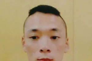 Bắt đối tượng dùng súng uy hiếp người nước ngoài