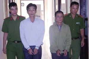 Bác sĩ, trưởng trạm y tế xã góp tiền đi buôn heroin