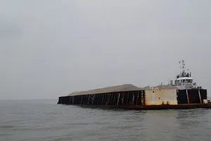 Va chạm với xà lan nước ngoài, thuyền trưởng tàu cá mất tích