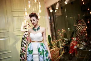 Hồng Quế lúc kín đáo, khi sexy 