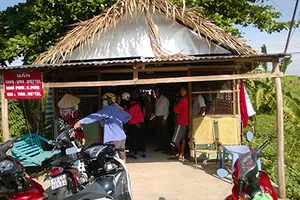 Con chết, cha tự tử