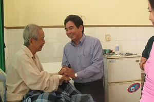 Soạn giả, NSND Viễn Châu, Mai Quân và đạo diễn Huỳnh Nga nhập viện