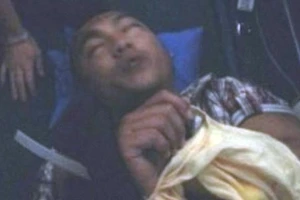 Một hành khách la hét, đấm đá trên máy bay Vietnam Airlines