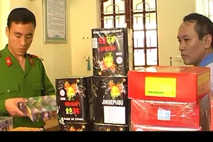 Bắt chủ nhà nghỉ tàng trữ 100kg pháo nổ 