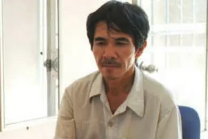 Tóm gọn kẻ chuyên móc túi tại bến xe buýt