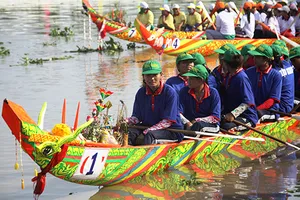 Đua ghe ngo dậy sóng nước Xà No