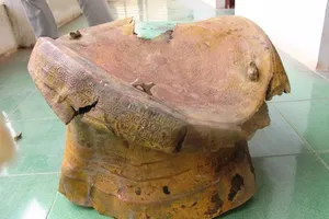 Đang đào ao, bất ngờ phát hiện trống đồng cổ