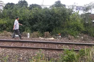 Phát hiện xác người đàn ông nằm sát đường tàu lửa