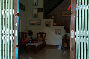 Ngủ dậy thấy cửa nhà mở, phát hiện mất cả tỉ đồng