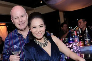 Thu Minh hạnh phúc 'khoe' bụng bầu 4 tháng