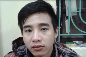 Khống chế kẻ trốn truy nã điên cuồng 'tử thủ' bằng dao bấm