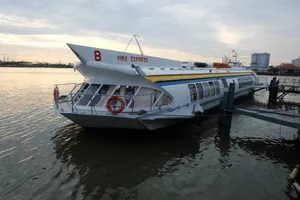 Chùm ảnh: Tàu cánh ngầm hoạt động trở lại