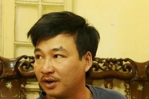 Đang đút cháo cho con ăn, thấy cướp liền dũng cảm truy bắt