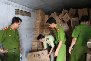 Bắt số lượng lớn hàng hóa nhập lậu trên toa tàu