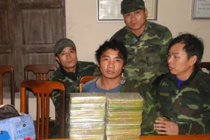 Đường dây vận chuyển 20 bánh heroin từ Lào