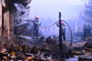 Quảng Bình: Lửa lớn thiêu rụi Chợ Ba Đồn