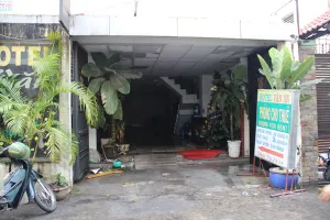 Khách sạn bốc cháy nghi ngút 