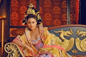 Những màn khoe ngực gây tranh cãi trong 'Võ Tắc Thiên truyền kỳ'