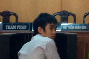 Làm lại chứng minh nhân dân, bị công an bắt vì hiếp dâm trẻ em