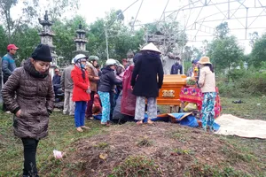 Phát hiện thi thể nam giáo viên thắt cổ tự tử