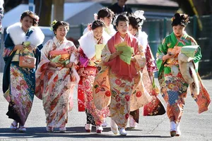 Ngắm thiếu nữ Nhật rạng rỡ trong ngày lễ trưởng thành