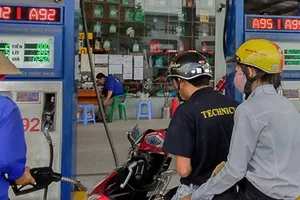 Tăng thuế tối đa, mỗi lít xăng gánh gần 9.000 đồng thuế, phí