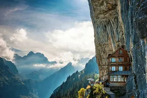 'Ngôi nhà điên' là một trong những khách sạn ấn tượng nhất thế giới