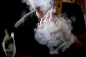 Trong làn khói cần sa