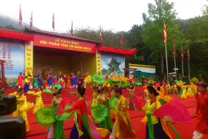 Hàng vạn người trẩy hội Yên Tử