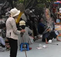 ​Người dân bắt đối tượng giật vé số của cụ bà 79 tuổi