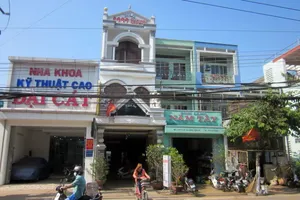 Ở khách sạn, vợ chồng Việt kiều báo mất tài sản 9.000 USD