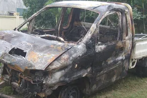 Cháy xe bán tải biển số Lào, một người tử vong