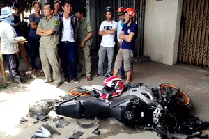 Nam thanh niên tử vong sau cú 'bốc đầu' môtô 1.000 phân khối