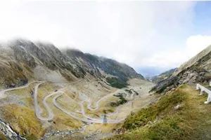 Rợn người trước những cung đường nguy hiểm nhất thế giới