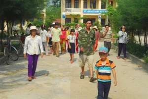 Vụ phản đối sáp nhập trường: 122 em HS đã trở lại trường 