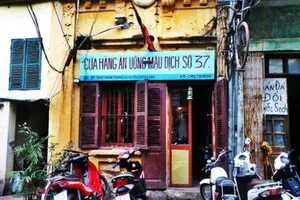 Quán ăn gợi nhớ thời bao cấp ở Hà Nội