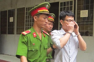 Giảm án cho kẻ dùng clip sex tống tiền chủ cũ 5 tỉ đồng