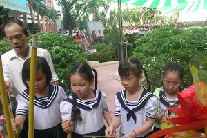 Chùm ảnh 50 năm thành lập trường và giỗ cụ Phan Chu Trinh