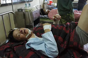 Vụ sập giàn giáo: Một công nhân bị thương nặng chưa tìm được người thân