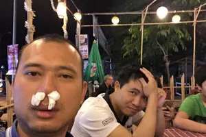 Ảnh 'khó đỡ' của MC Lại Văn Sâm, Long Vũ