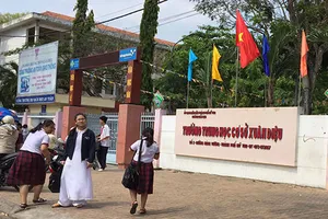 Học sinh lớp 8 "nhờ" giang hồ truy sát bạn