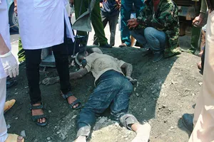 Ngăn cản thi công Quốc lộ 1, bị “chôn sống”