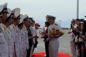 Hai tàu Hải quân Hoa Kỳ cập cảng Tiên Sa