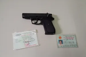 Phó tổng giám đốc ngân hàng dùng công cụ hỗ trợ thị uy với nhân viên taxi