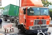 Đâm vào container đang đậu, một người tử nạn