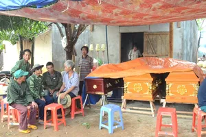 Cây đè làm 3 người trong một gia đình tử vong