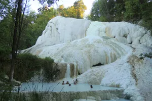 10 hồ bơi bậc thang tự nhiên đẹp nhất thế giới